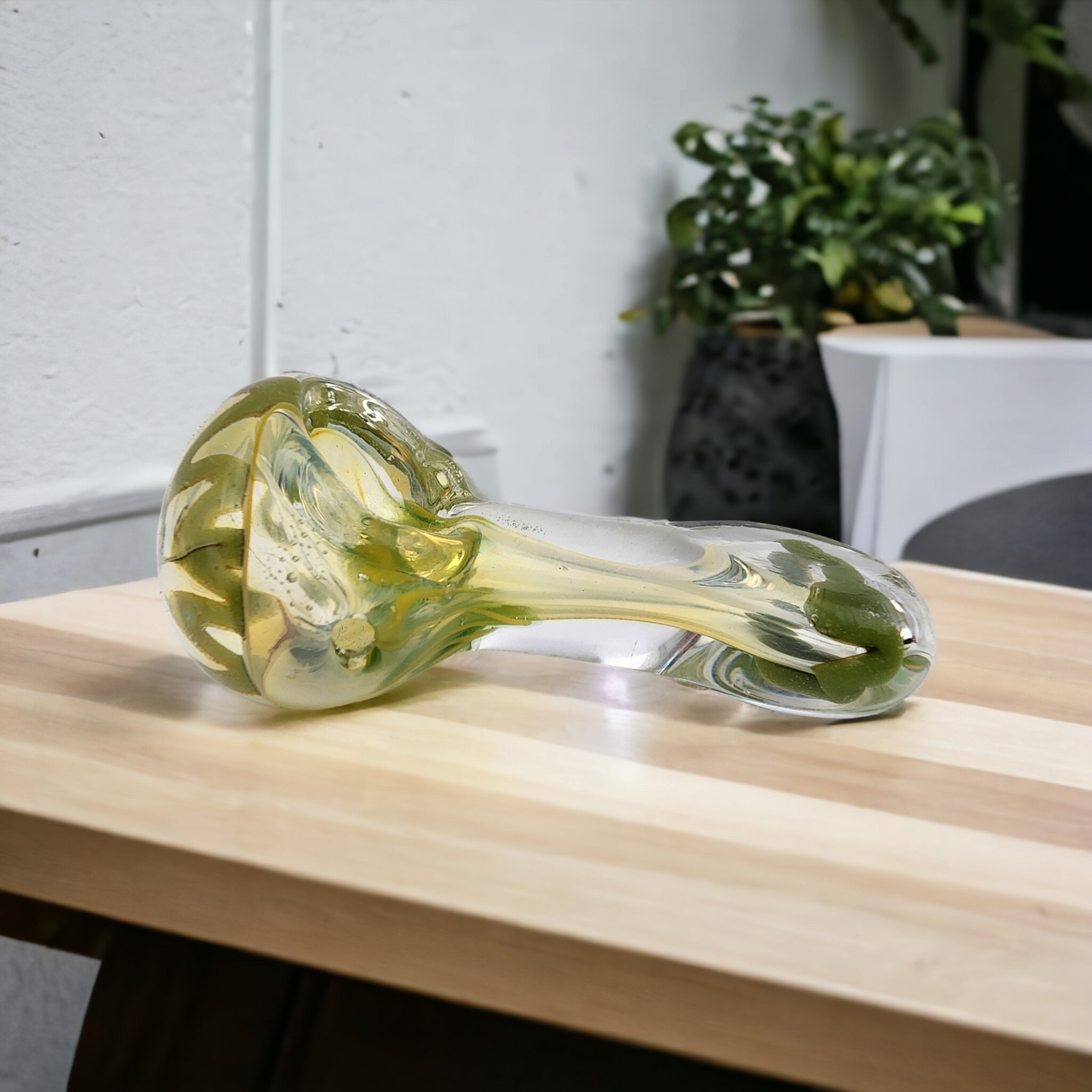 Small Color Changing Glass Pipe with Squiggles